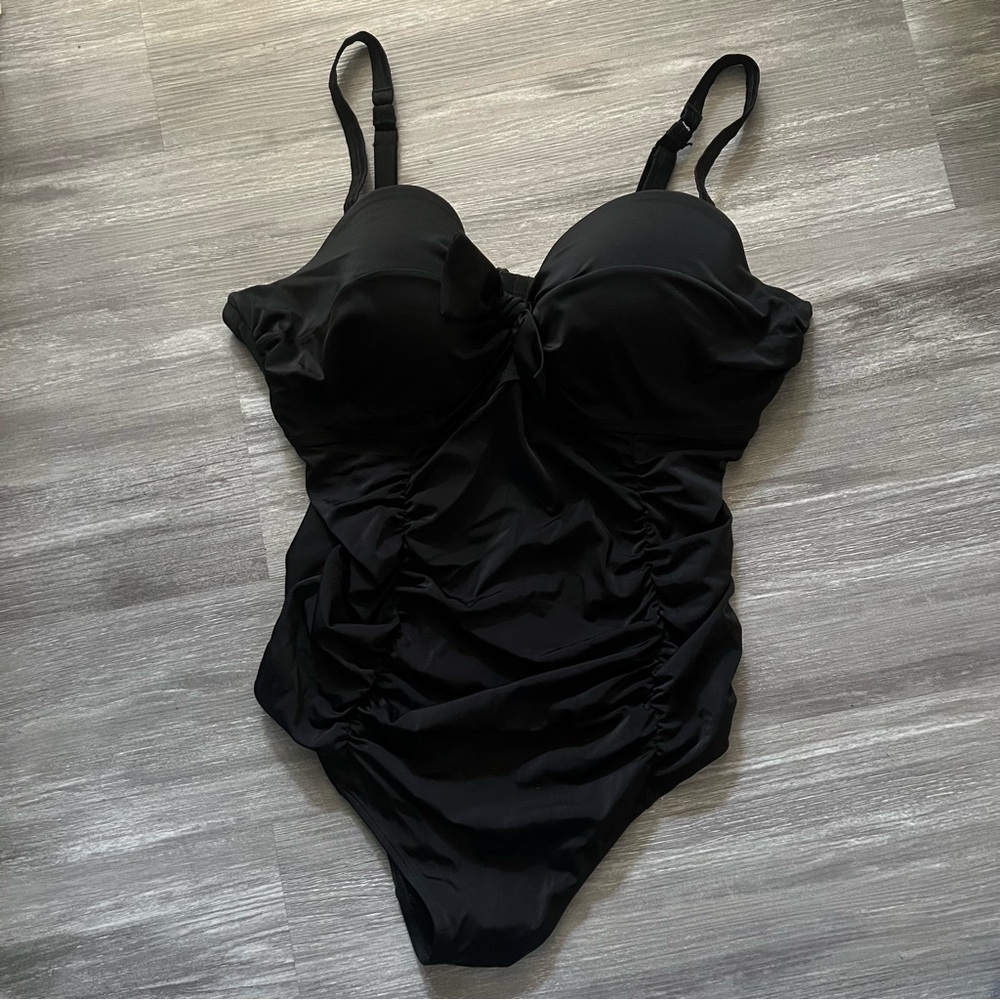 Torrid Womens 2 DD/F Swim Bathing Suit Black Ruched One Piece Bow Wireless 2X